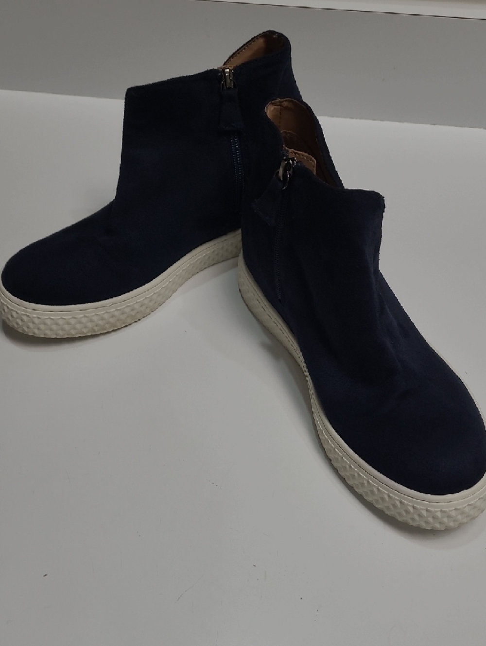 Aerosoles Zirah Navy Slip-On Ankle Boots with White Contrast Sole - Size 9 - Picture 2 of 9